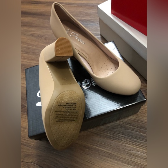 Heels 👠 - Picture 3 of 8